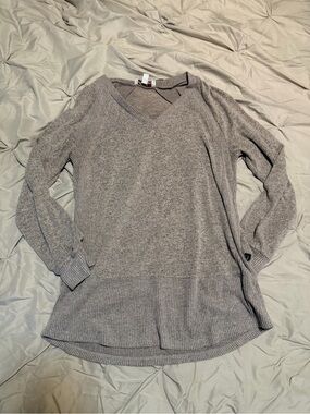 Cozy V-Neck Long Sleeve Sweater - Light Heather Gray